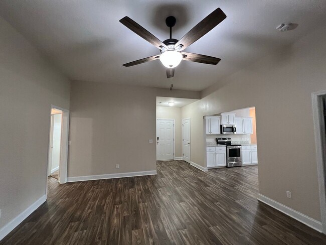Building Photo - 407 Tradewind Trl