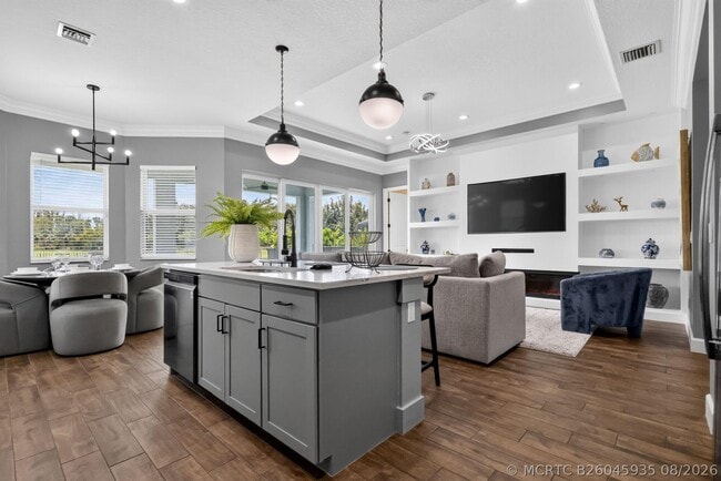 Building Photo - 15660 Goldfinch Cir