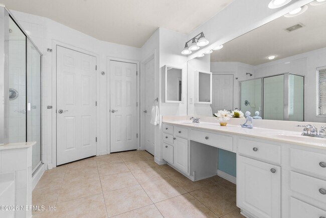 Building Photo - 3897 Lionheart Dr