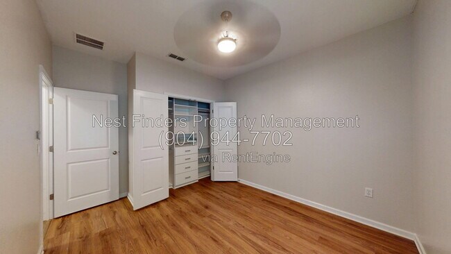 Building Photo - 2704 Daylily Ln