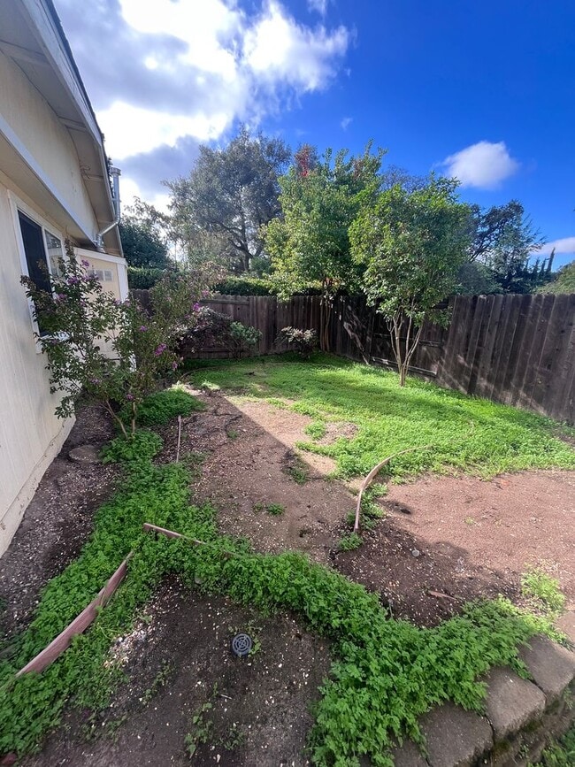 Building Photo - CUTE ONE BEDROOM ONE BATH HOME IN GRANITE BAY!!