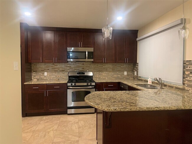Building Photo - 16618 Oxnard Ln