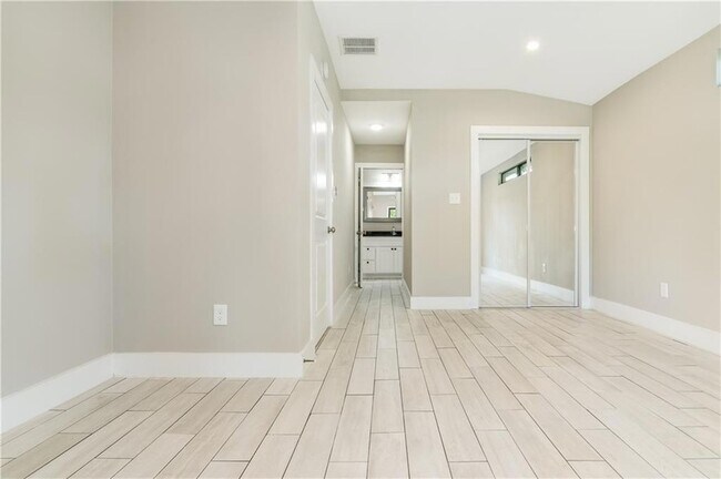 Building Photo - 1702 New York Ave