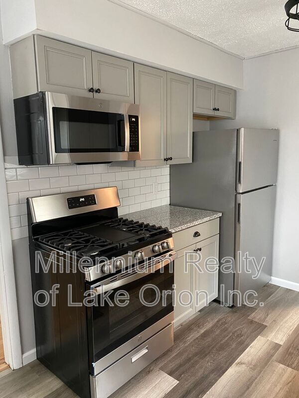 Building Photo - 636 Lebaron Ave
