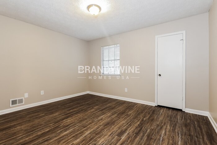 Building Photo - 9347 Forest Knoll Dr