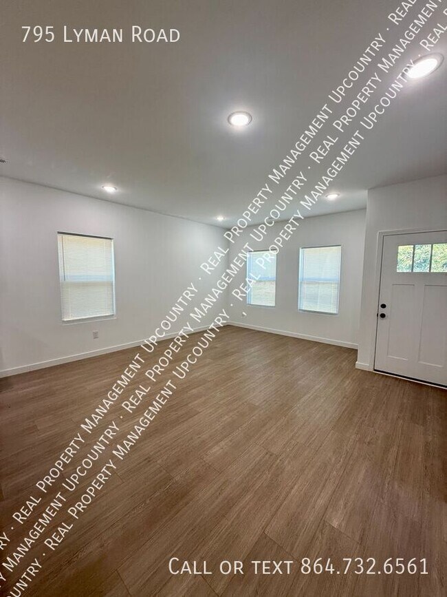 Building Photo - 795 Lyman Rd