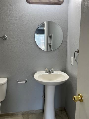 Building Photo - 6637 Meadow Way Ln