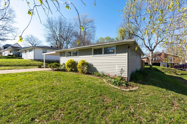 Building Photo - Charming House in Jackson