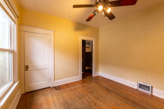 Building Photo - 2621 N York Ct