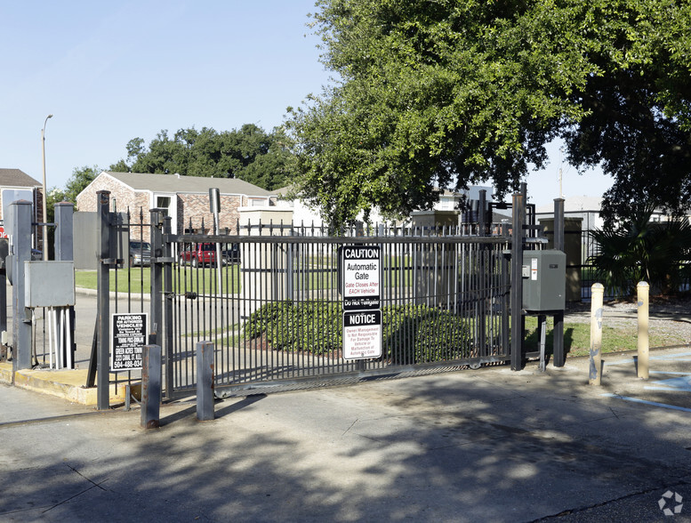 Building Photo - Willowbrook Apartments