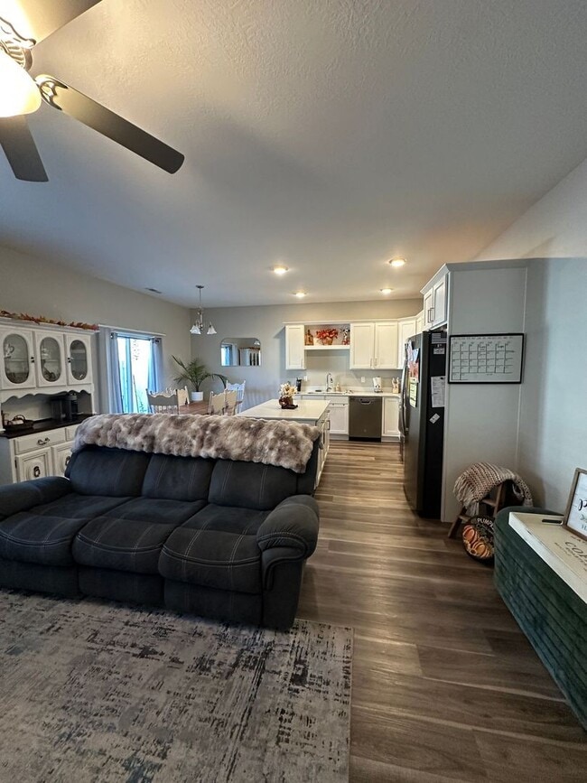 Building Photo - Three bedroom, 2.5 bath townhome