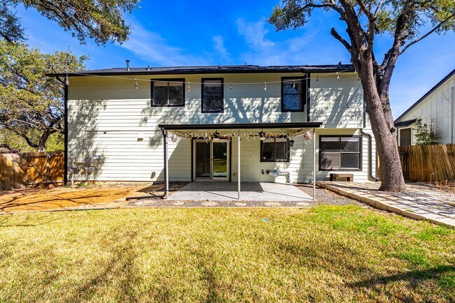 Building Photo - Beautiful 3 bedroom, 2.5 bathroom home in Gracywoods!