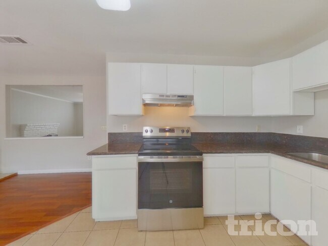 Building Photo - 520 Eider Ln