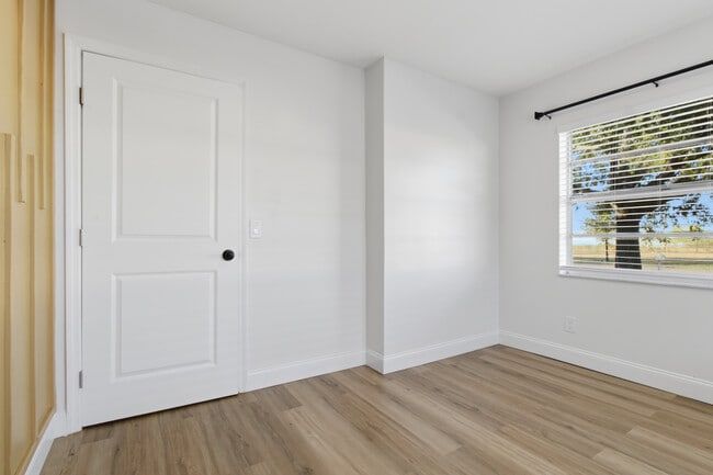 Building Photo - 4420 W Carmen St