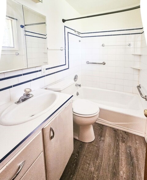 Building Photo - 1310 NE Williams St