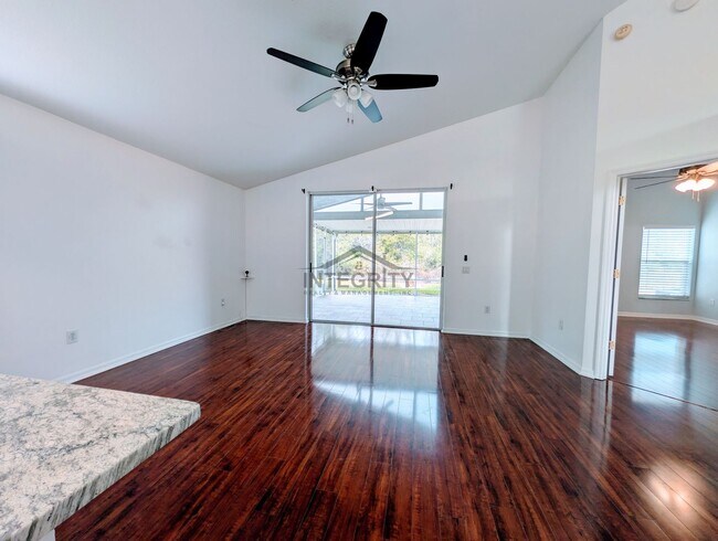 Building Photo - 30549 Tremont Dr