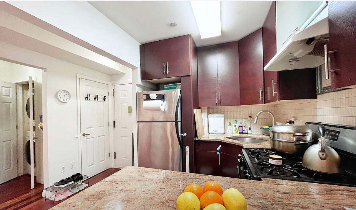 open kitchen - 7117 162nd St