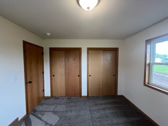 Building Photo - 519