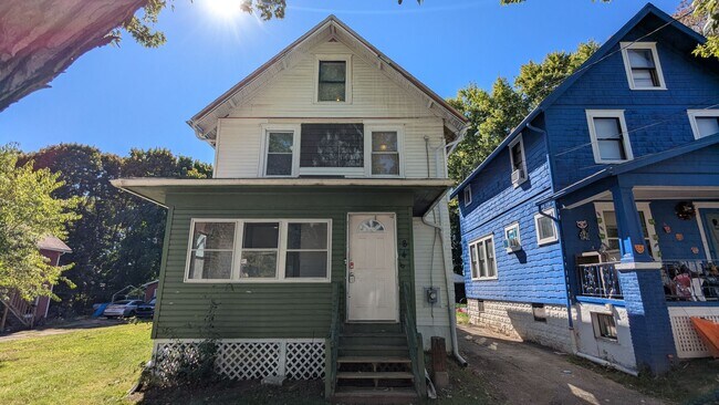 Primary Photo - 4-Bedroom, 1-Bathroom Single Family Home f...