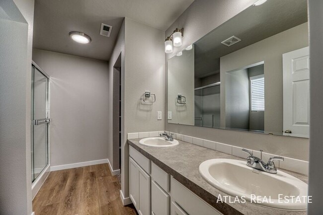 Building Photo - 1758 E Eddington St