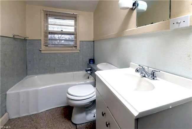 Building Photo - 902 E Boston Ave