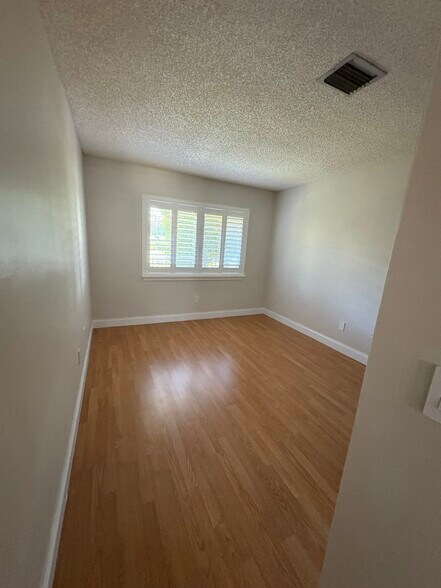 Second upstairs bedroom - 11756 Terra Bella Blvd