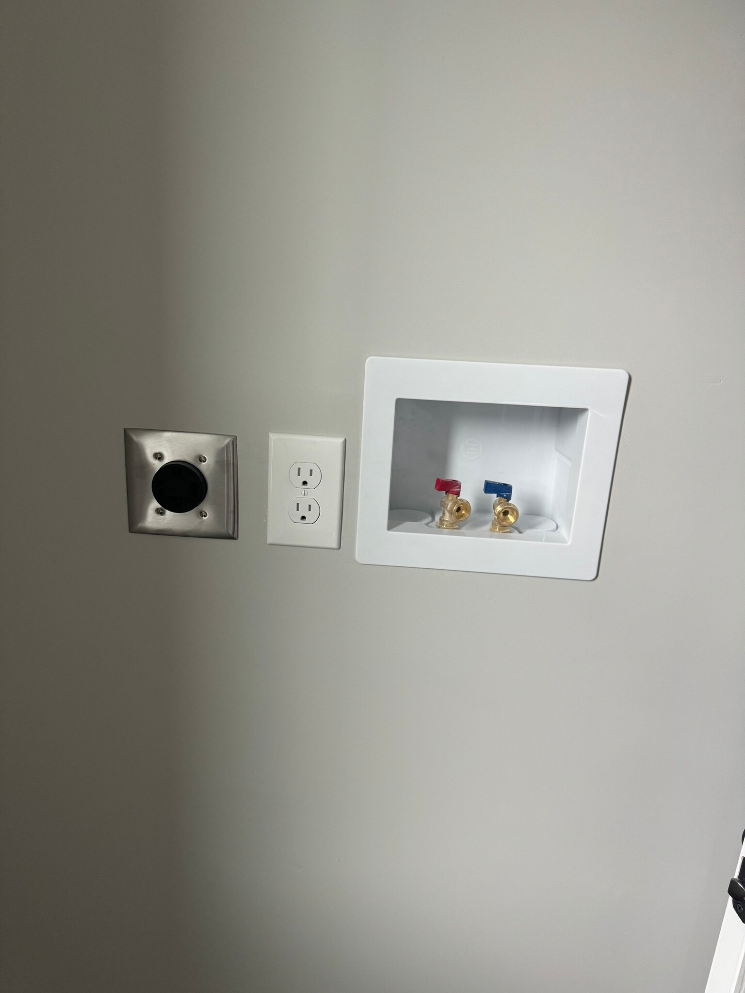 Stack-able Washer/dryer hookup - 4 Wright St