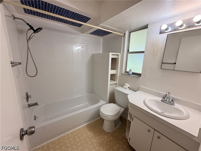 Building Photo - 1501 SE 32nd St