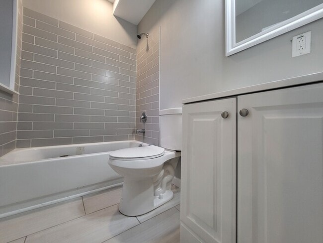 Building Photo - Completely Renovated New and Open Concept ...