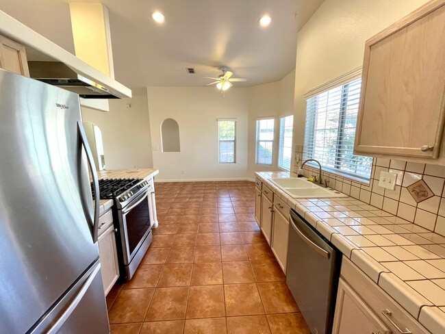 Building Photo - Beautiful 3 Bedroom Home in Fripps Ranch!