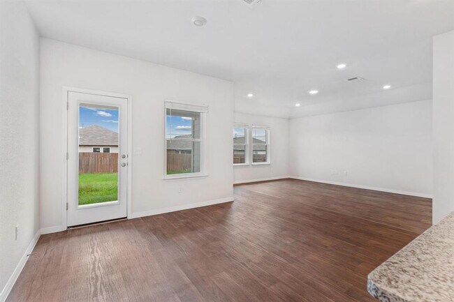 Building Photo - 21020 Price Daniel Dr