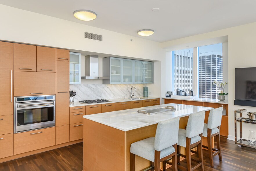 Building Photo - 301 Mission St