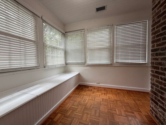 Building Photo - 383 Deering Rd NW