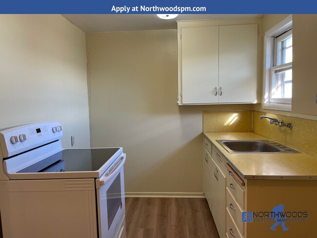 Building Photo - Nice 1 bedroom 1 Bath Home-All Utilities P...