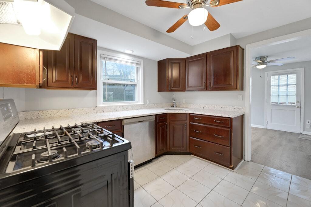 Building Photo - 95 Grove St