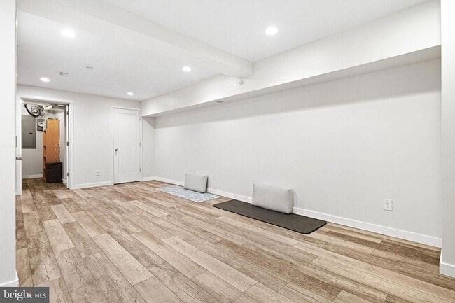 Building Photo - 842 N Leithgow St