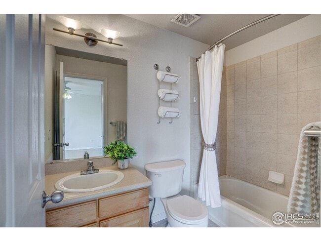 Building Photo - Bright & Beautiful 2-Level Condo in NoBo, available June 5th