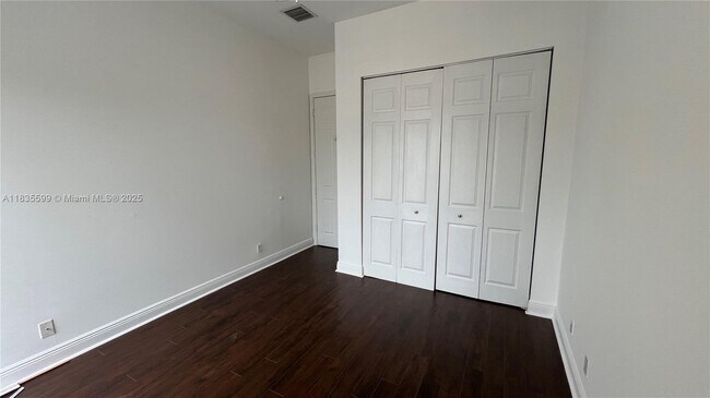 Building Photo - 3151 SW 47th St