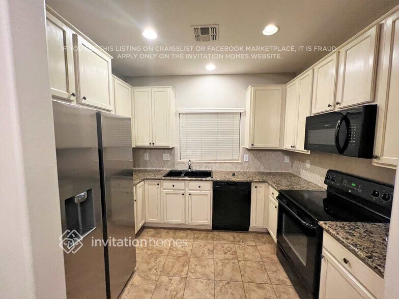 Building Photo - 4715 E Laurel Ave