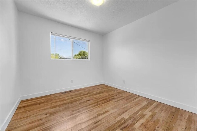 Building Photo - 1340 Rayburn Dr