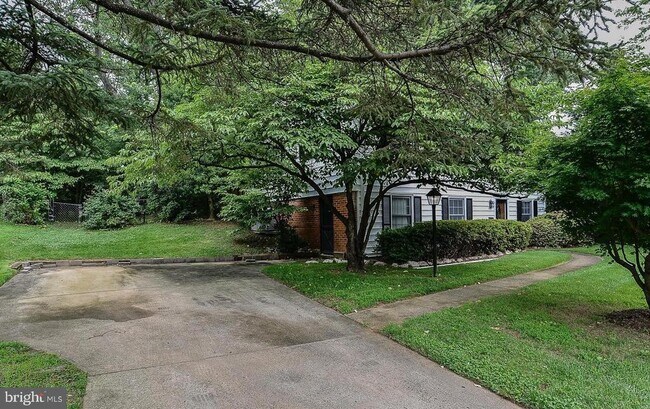 Building Photo - 9531 Old Creek Dr