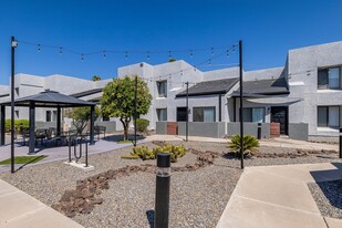 Courtyard - Lion Tempe Apartments