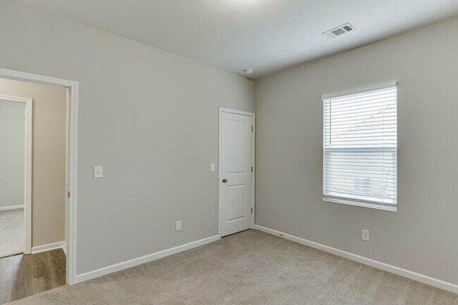 Building Photo - 145 Alexander Ln