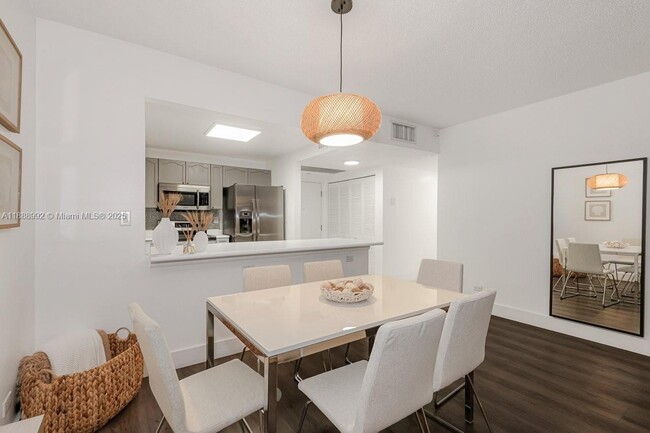 Building Photo - 2301 Collins Ave
