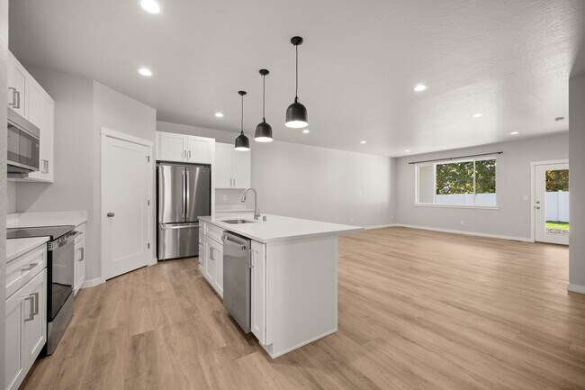 Building Photo - 4205 N Stout Ct