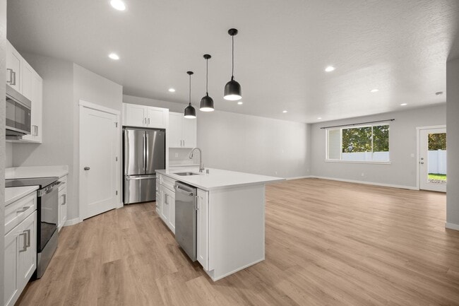 Building Photo - 4255 &amp; 4257