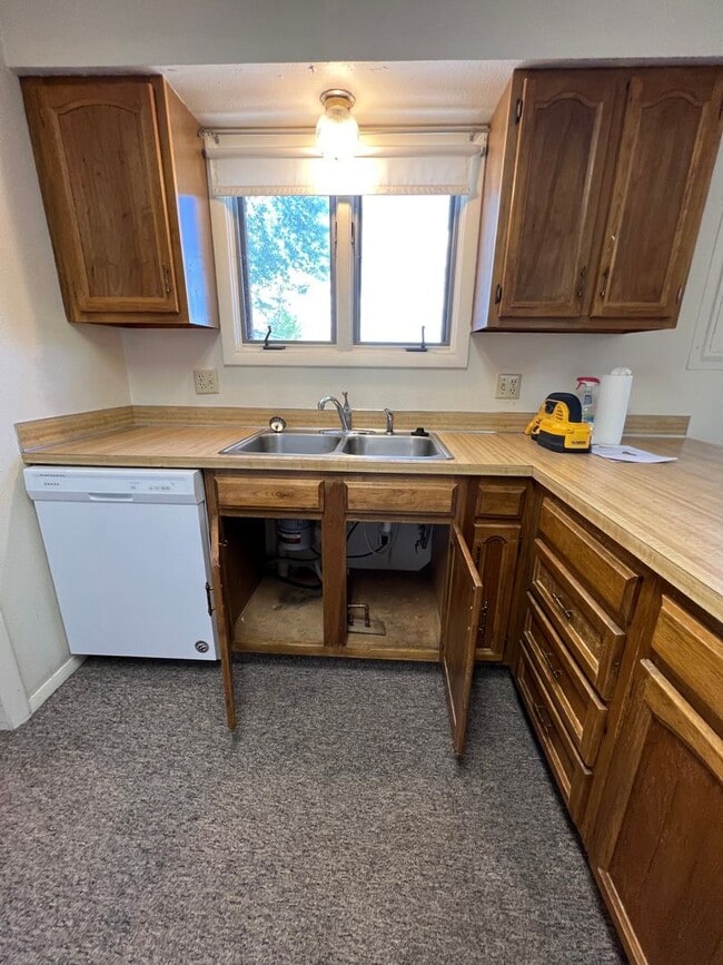 Building Photo - 1 Bedroom 1 Bath Townhouse in Great Neighborhood