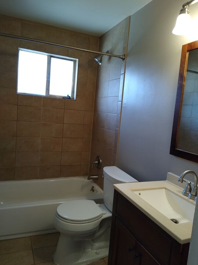 Building Photo - Osceola Duplex