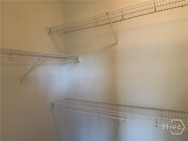 Building Photo - 107 Willow Point Cir