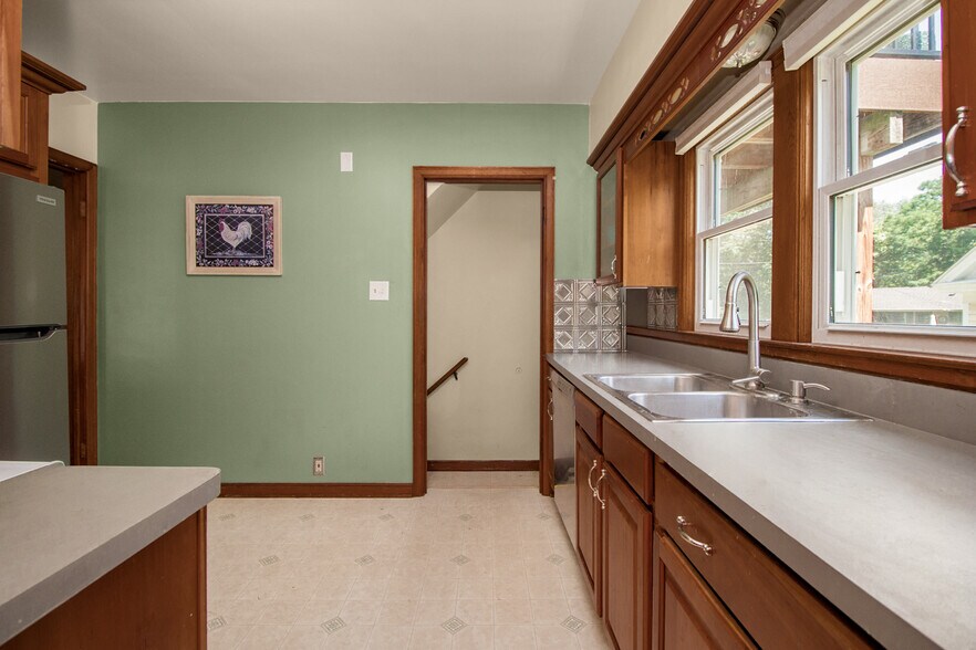 Building Photo - 412 Bircher Ave